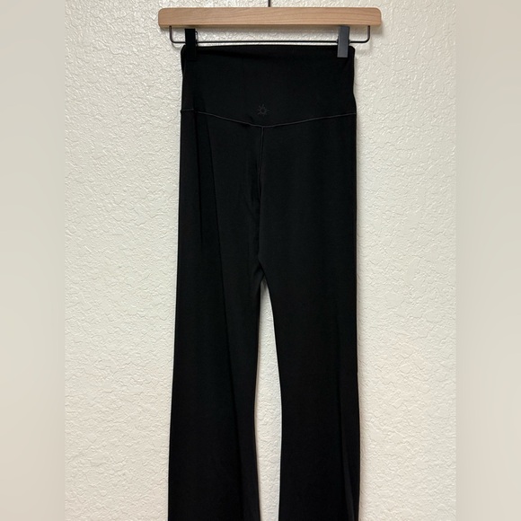 AERIE Black Hi-Rise Flare Leggings Size Medium Long - Picture 9 of 13